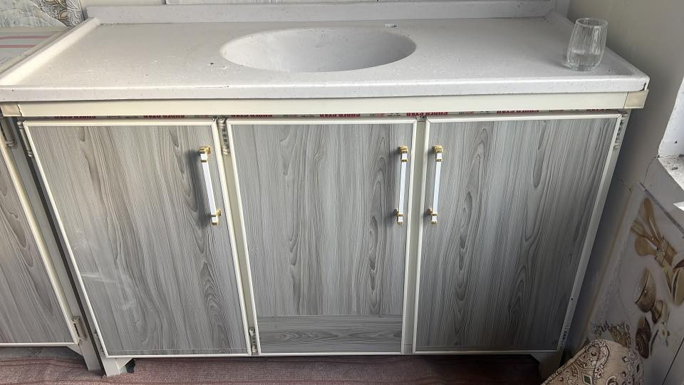 كنتور مطبخ جديد مامستعمل متر ونص المكان الزبير السعر 400 (***********
