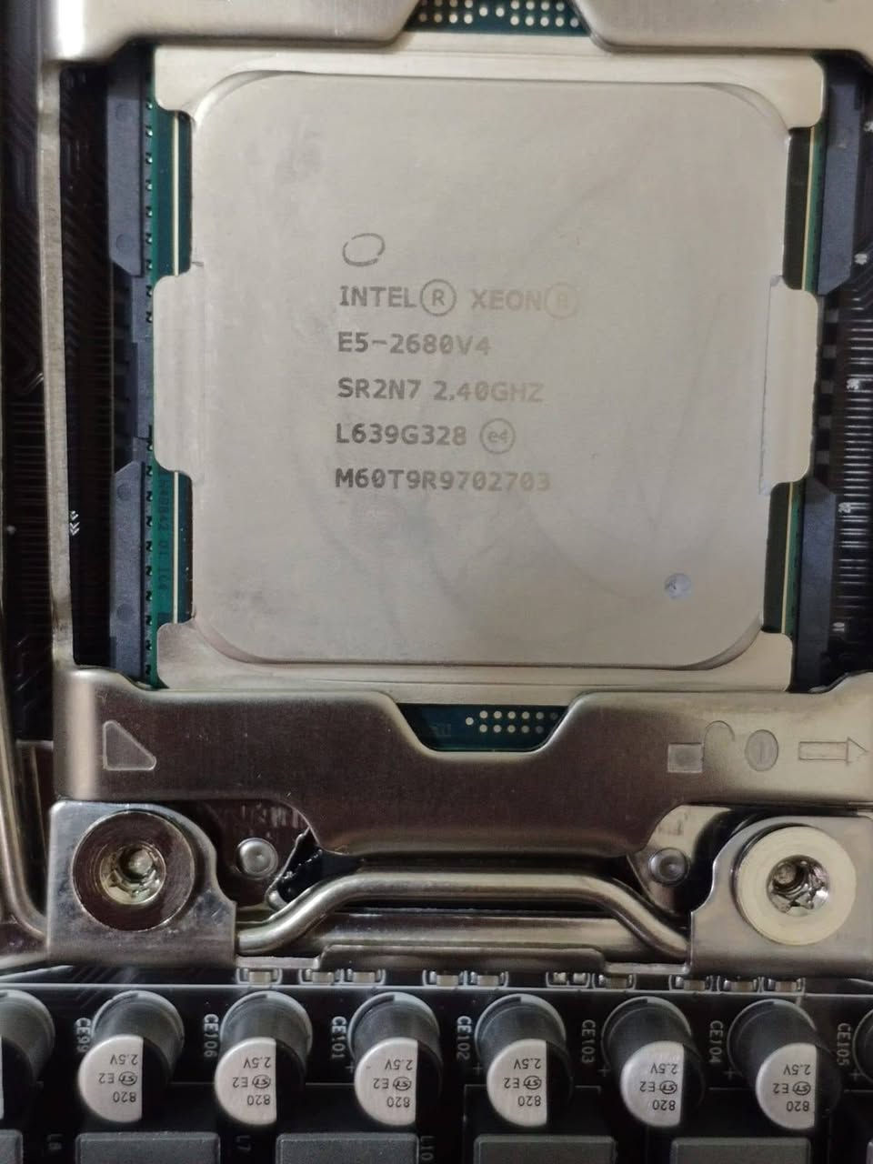 السلام عليكم
بورد مع معالج ورامات كامل ملحقات مع بورسبلاي 500w
145 الف


**إذا كنت صاحب هذا الإعلان وتريد حذفه لأي سبب، رجاءا أرسل رسالة إلى الدعم الفني**