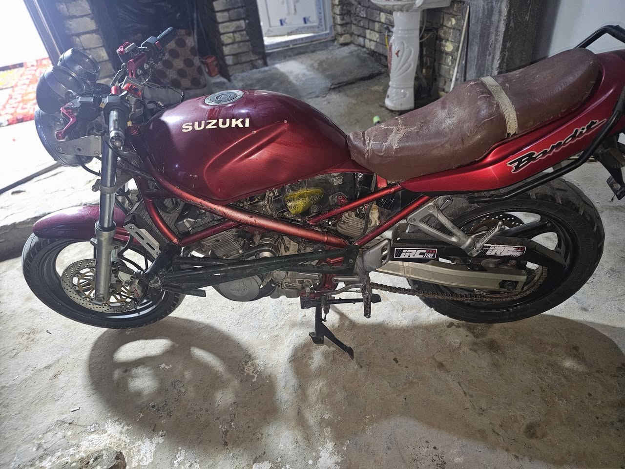 سلام عليكم بانده للبيع مكينه مامفتوحه وماحاط صبانه عليهه محرك ربع 250 العنوان النجف حيدريه المكينه مبرمجه  السعر مليون وبيه مجال للشراي ***********
