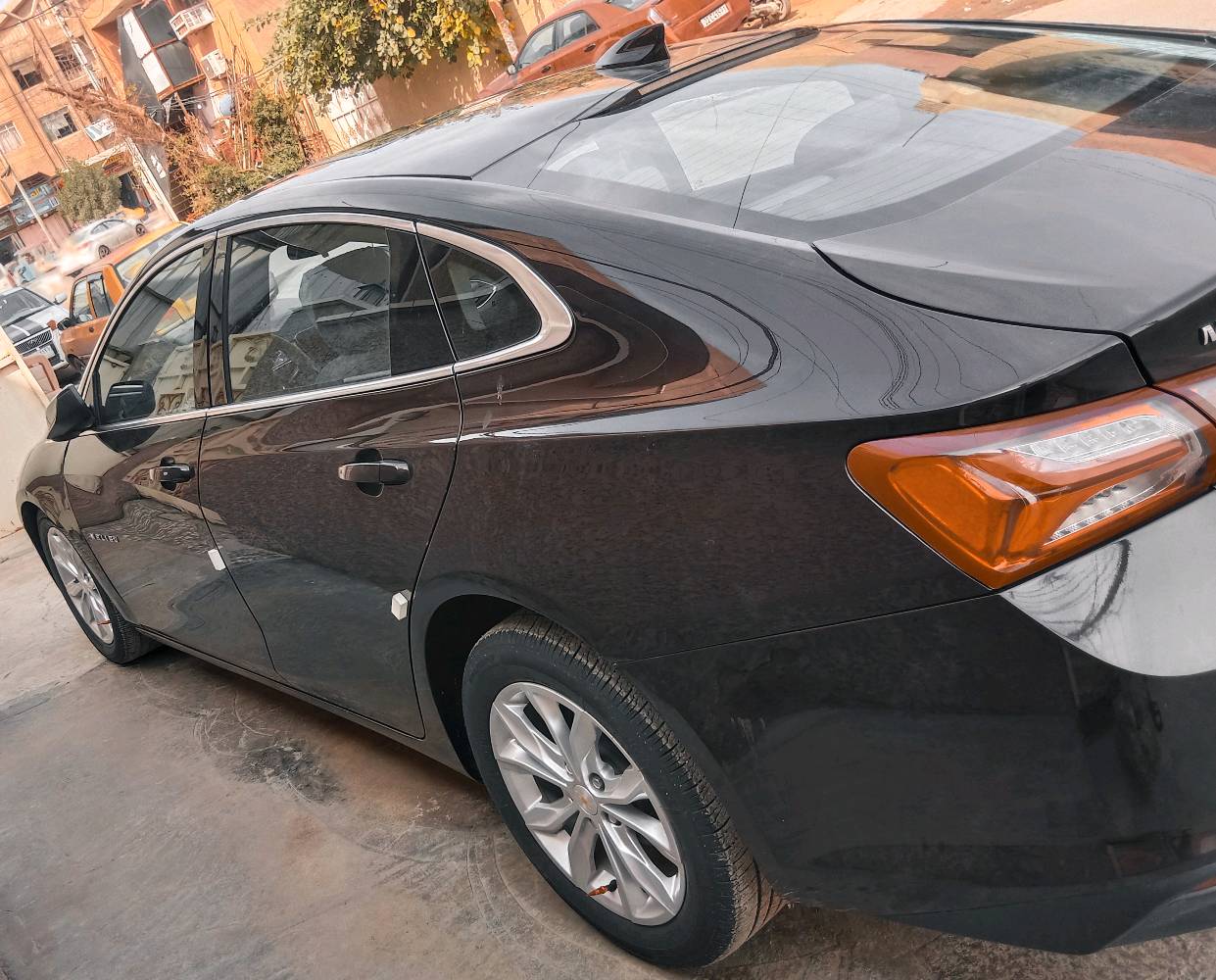 السلام عليكم ماليبو موديل ٢١. رقم شمالي ماشيه ٨٥ حادث بس لبنيد مبدل مواصفات LT لون ماروني مكان الشعب. *********** 