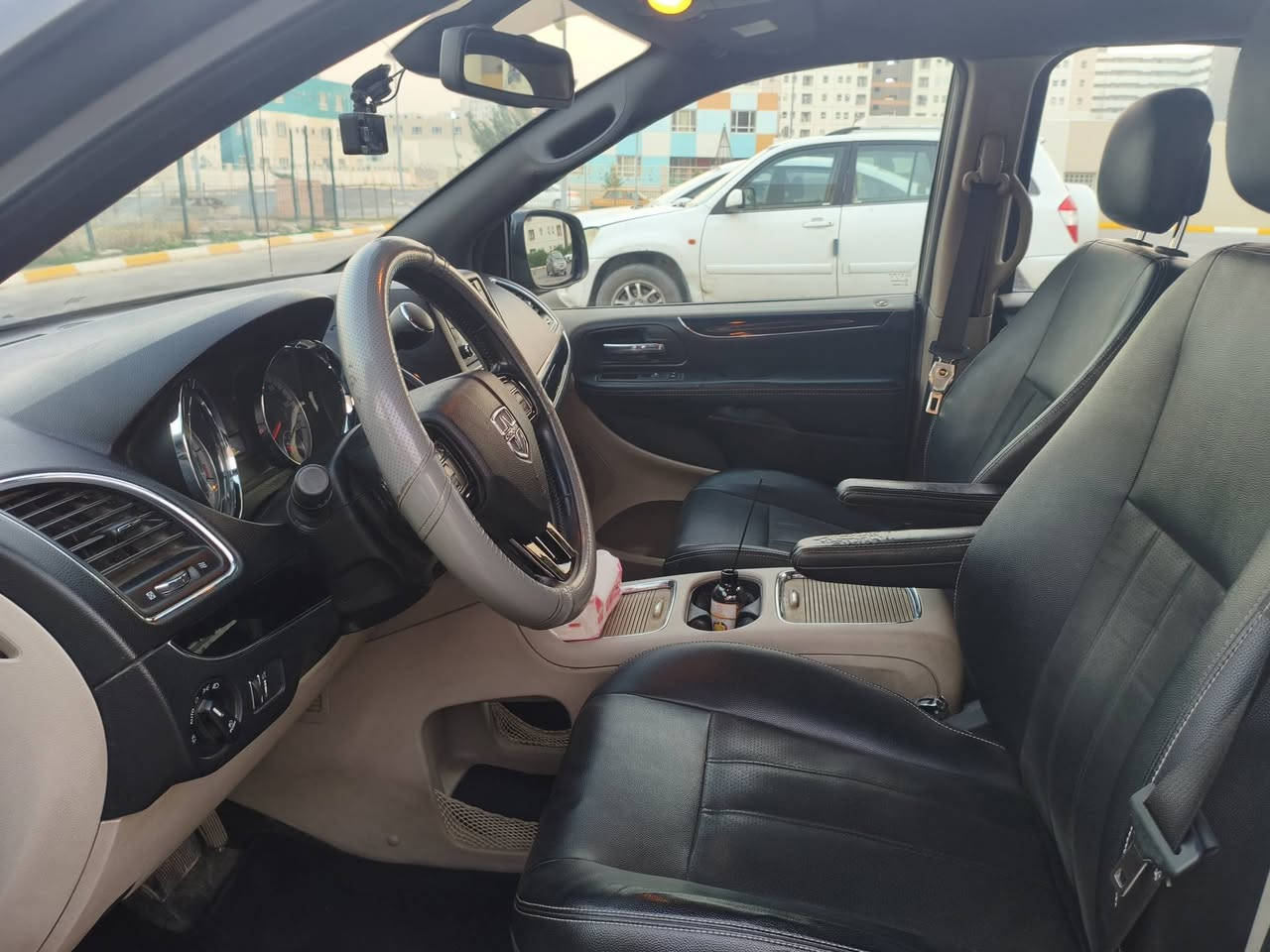 السلام عليكم
دوج كرفان موديل 2019 للبيع

اللون فيراني مميز

السيارة نوع sxt مواصفاتها معروفه .تشغيل عن بعد . بيبان كهرباء .صندوك كهرباء. الكراسي تنبلع . كرسي السايق كهرباء .شادلها منضومة غاز ايطاليه . حادثه فقط دعاميه والايرباك راجع سستم . قطرة صبغ مابيها فقط الدعاميه . بيها طغه بالصندوك وشخوط موضحه بالفديو . ماشيه ١١٧ 

مكاني بسمايه والصبح بالمنصور 

رقم الموبايل ***********

بي واتساب . السعر 19000 

وبيها مجال بسيط للشراي
