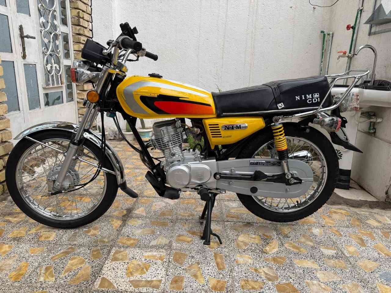 سلام عليكم نامه للبيع أوراق بسمي شاصي 21 وغراضها كلها 26 بعدهي عل سحك زيرو  الشراي يتصل ***********
