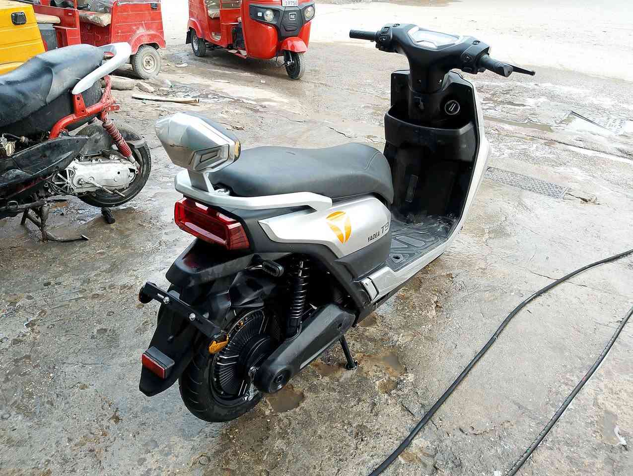 لام عليكم للبيع شحن2025 ياديا T9 ضمان 18 شهر صارله 4 شهر من نزلته رمبه دسك خلفي امامي ملف2000واط 6 بطاريات مخرج شحن دراجه اسخدام قليل السعر 600وبيه مجال مكاني بغداد الشعب ‏‪***********‬‏
