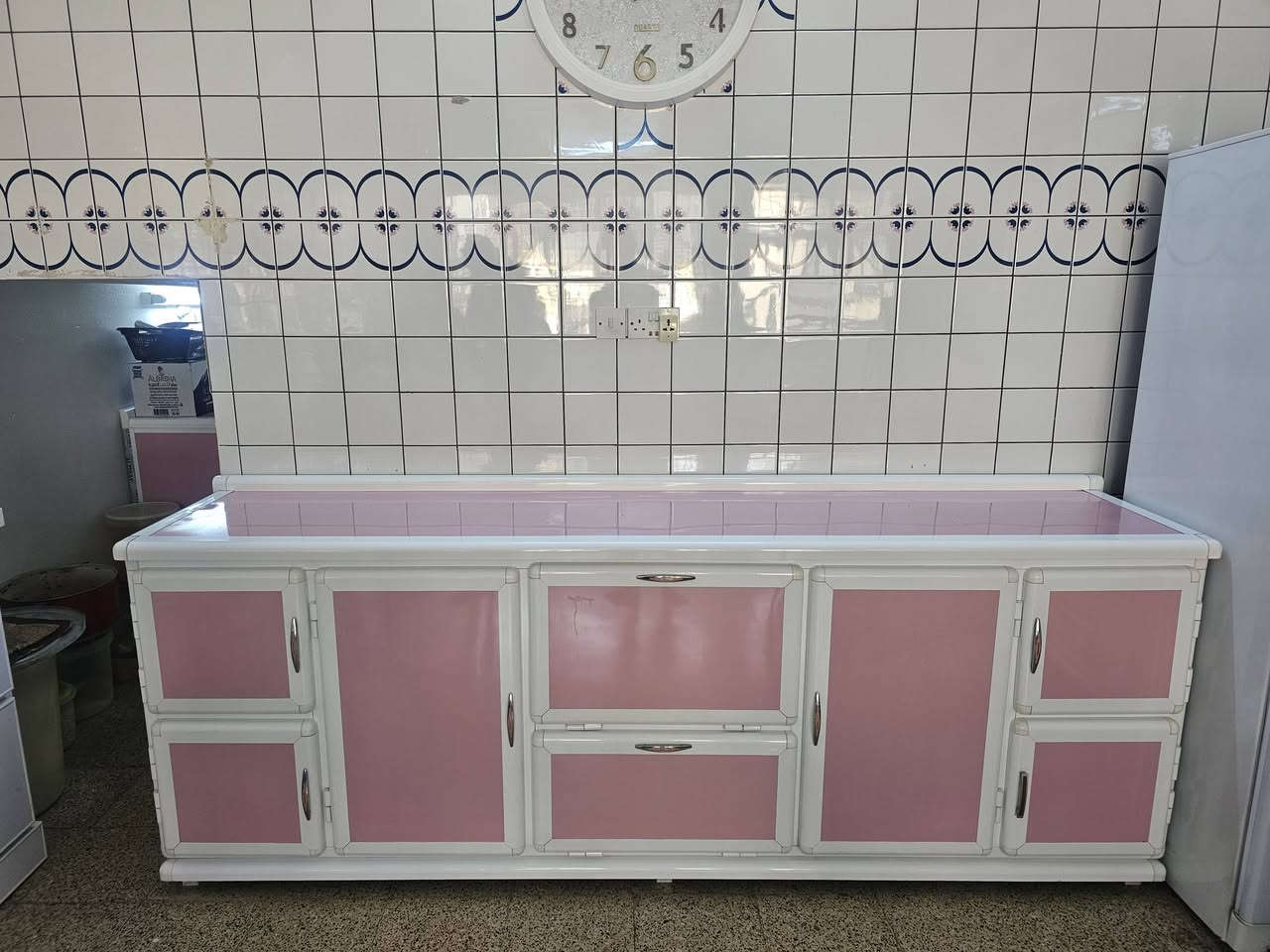 ك
كاونتر للبيع 
السعر ٣٠٠ ألف 
***********
