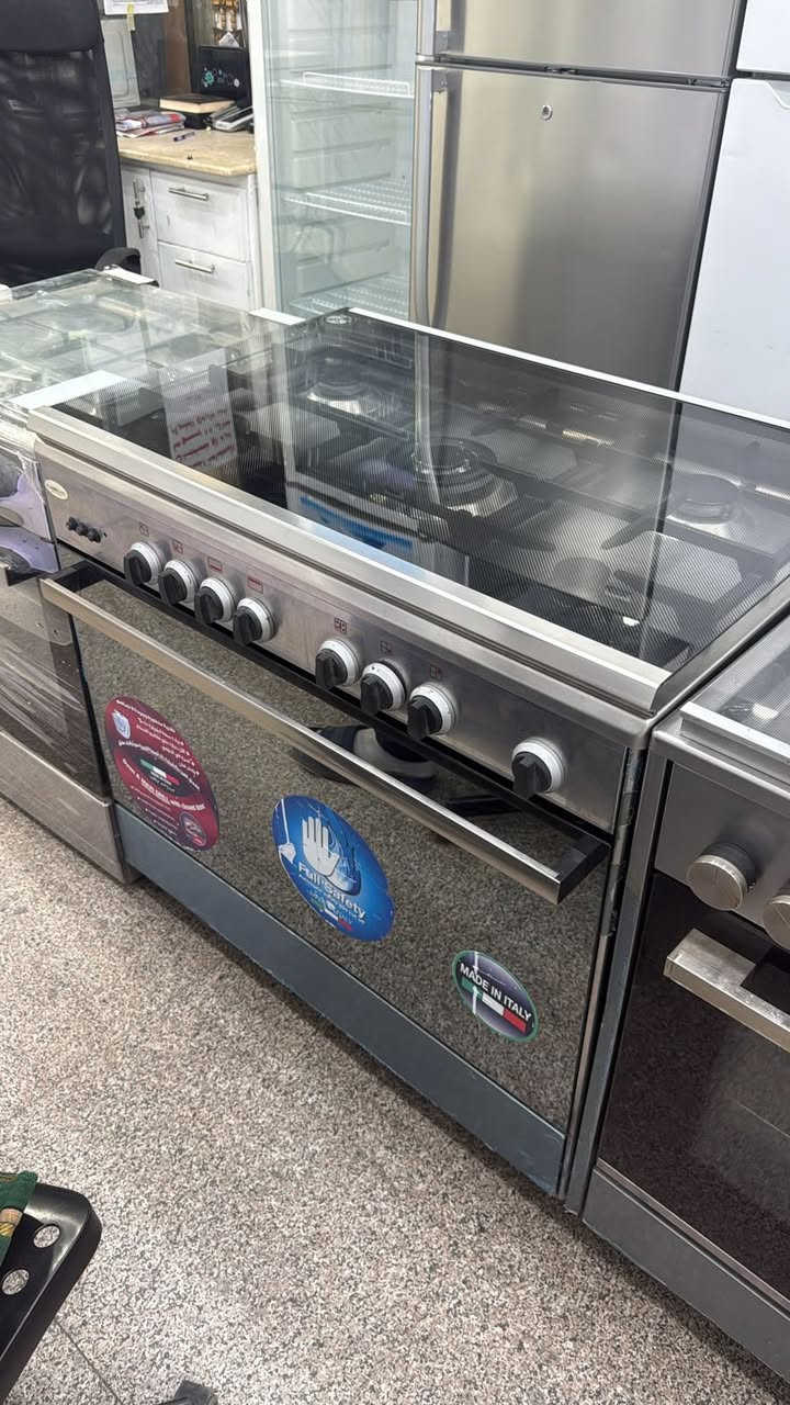 طباخ ايطالي ضخم 6 عيون حجم كبير باله كويتي شرط الفحص والنضافه عنوان الزبير متوفر توصيل جميع المحافضات اللاستفسار ***********
