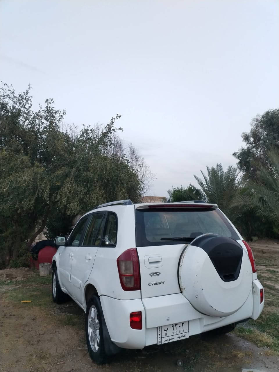 السلام عليكم 
شيري تيكو ٢٠١٣ للبيع مكفوله من أي ضربه  أو تبديل  السياره حلوه كلش تبريد حداديه كير مكينه مكفولات  رقم قادسيه السياره جاهزه مابيها اي نقص 
السعر 60$ وبيها مجال 
مكاني الدوانيه قضاء سومر
الاتصال على الرقم ***********
