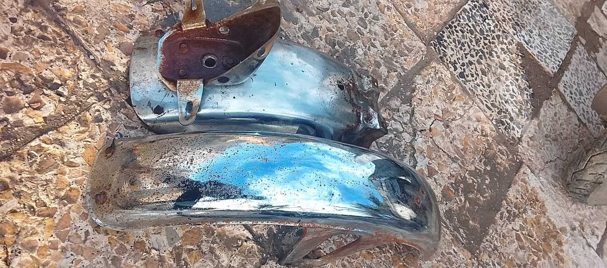 غراض جونده للبيع تفصيخ
كلمن وسعره مكان الرميثه 

مكينه 50 الف 

شاصي 125 الف اوراق اصوليه مديل 17 

جيبه صوره وراسلني خاص 

او تتصل ***********
