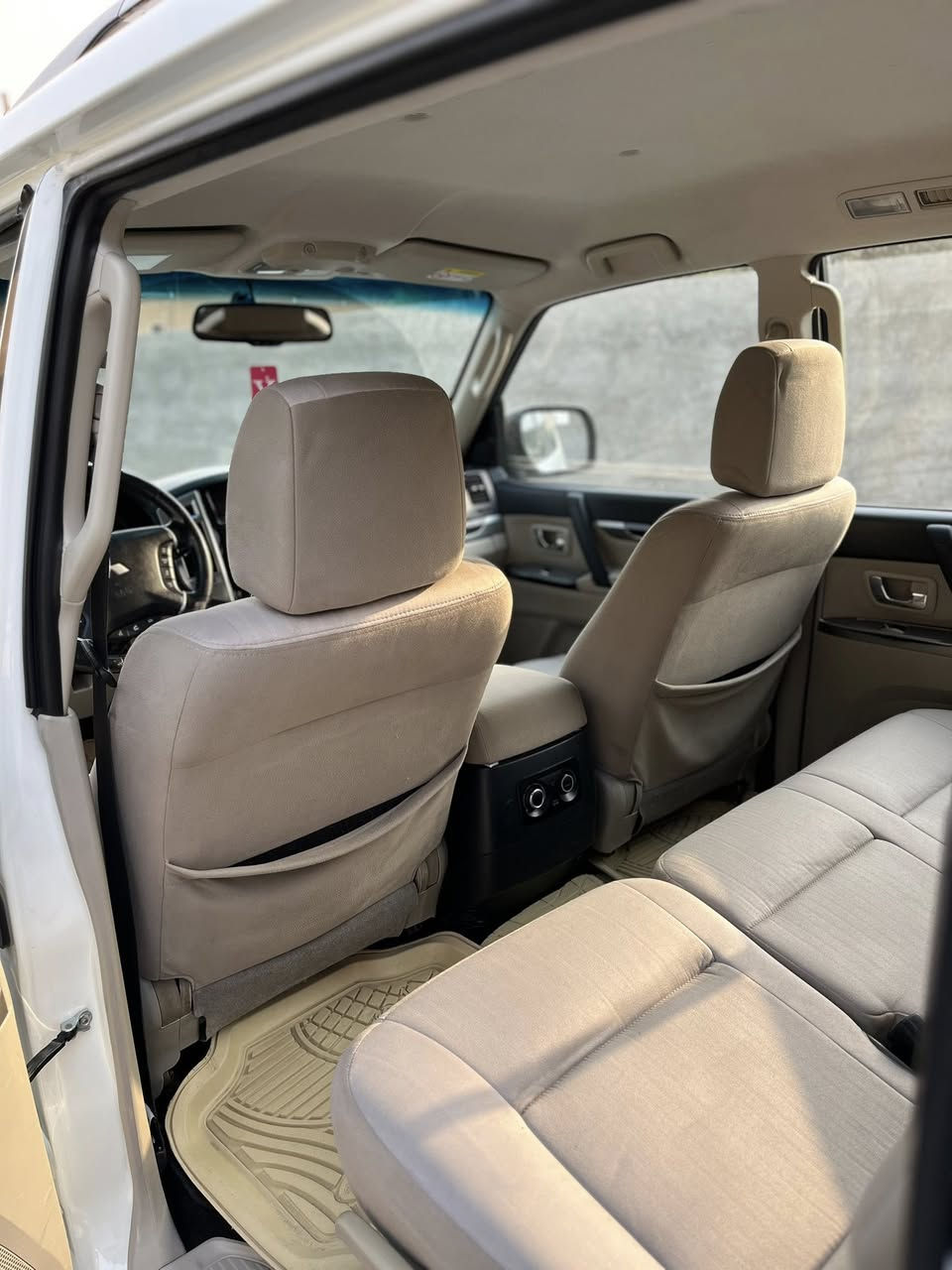 سلام عليكم باجيرو 2020 سياره جديده خير من الله بيضه سياره محرك 3500 كامرا خلفيه حساسات 
مكاني بغداد سعر 200 وبيها مجال 
رقم الهاتف ***********
