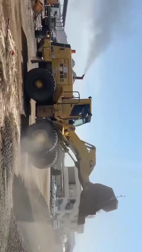 السلام عليكم موجود شفل كاوسكي حجم ٩٠ موديل ٢٠٠٦ الشفل نضيف ماناقصه اي شي جاهز العمل السعر واصل ميناء البصره ٢٨٠ ورقه بدون كمرك الرقم ***********اتصال***********واتساب
