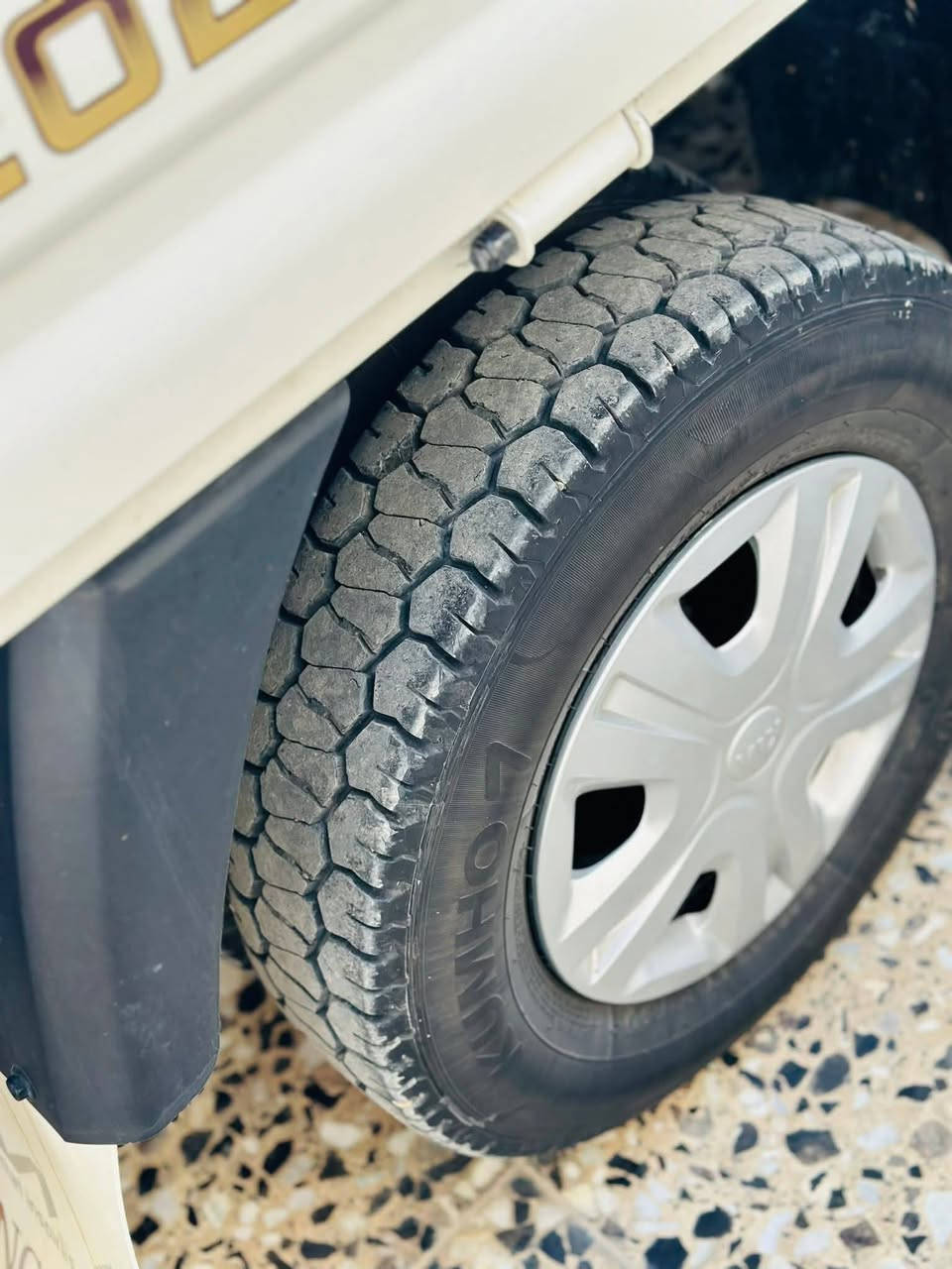 يالله السلام عليكم كيا موديل 24رقم بابل سياره مكفوله من صبغ وبارد ماشيه ٥٠ سبير مانازل سياره جديده محرك لاصرف ولا تبخيرتاير شركه  معروضه157 وبيهئ مجال شراي يتصل 
***********
