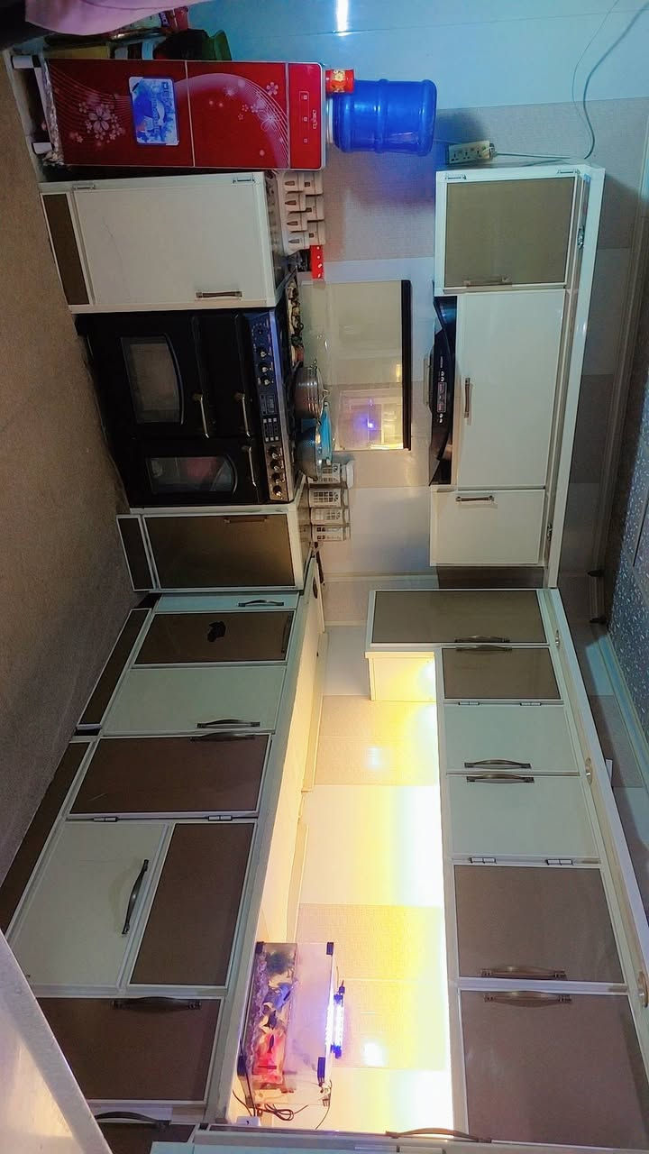 بيت للبيع ب٧ نيسان الشارع الرئيسي اول نزله مباشرة شارع تبليط مجاري كامله البيت واجهه ٥ ونزال ١٨ قاطين غرفه واستقبال ومطبخ وصحيات الطابق الاول والطابق الثاني غرفتين نوم والثالث بيتونه وسطحين البيت تغليف وسقوف


**إذا كنت صاحب هذا الإعلان وتريد حذفه لأي سبب، رجاءا أرسل رسالة إلى الدعم الفني**