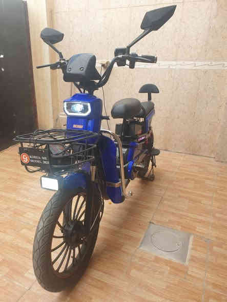 سلام عليكم دراجه شحن قطعه كلش نظيفه ماشيه شهر ونص نوعيه معروفه ٤ بطاريات تمشيك ٤٦ كيلوء متر سرعه قصوه ٤  سرعات بيهاا كلشي شغال بيهاا نظافه ميحتاج اتكلم كما موظح بصور موديل ٢٥ تواصل *********** واتس سعر خاص
