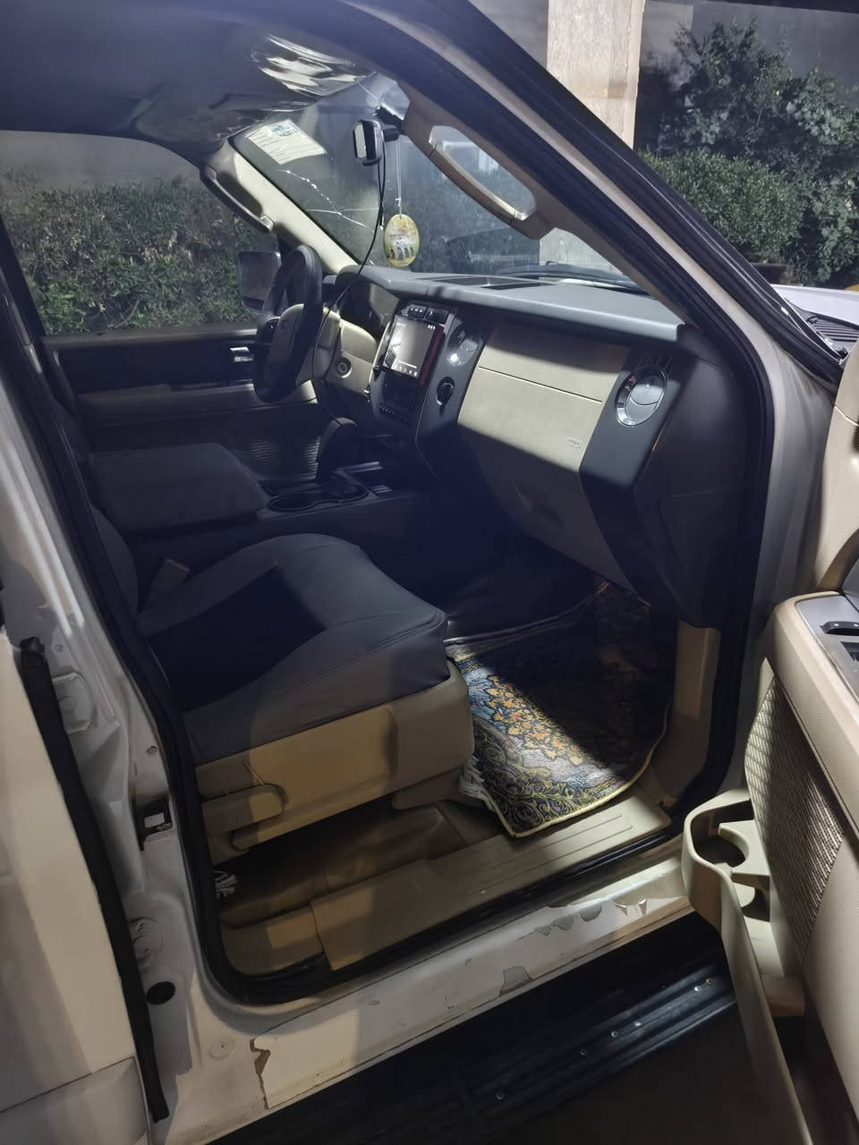 فورد اكسبدشن 2011 XLT خليجي 
السيارة ضررها باب السائق مبدل وبارد بالباب الخلف السائق مع وجود جراد بالصندوق خفيف
تبريدها جاهز فقط الفريز يحتاج تنضيف 
السيارة مسجلة هيئة
سعرها ١٣٨ وبيه مجال 
مكانها الأنبار الفلوجة
***********

