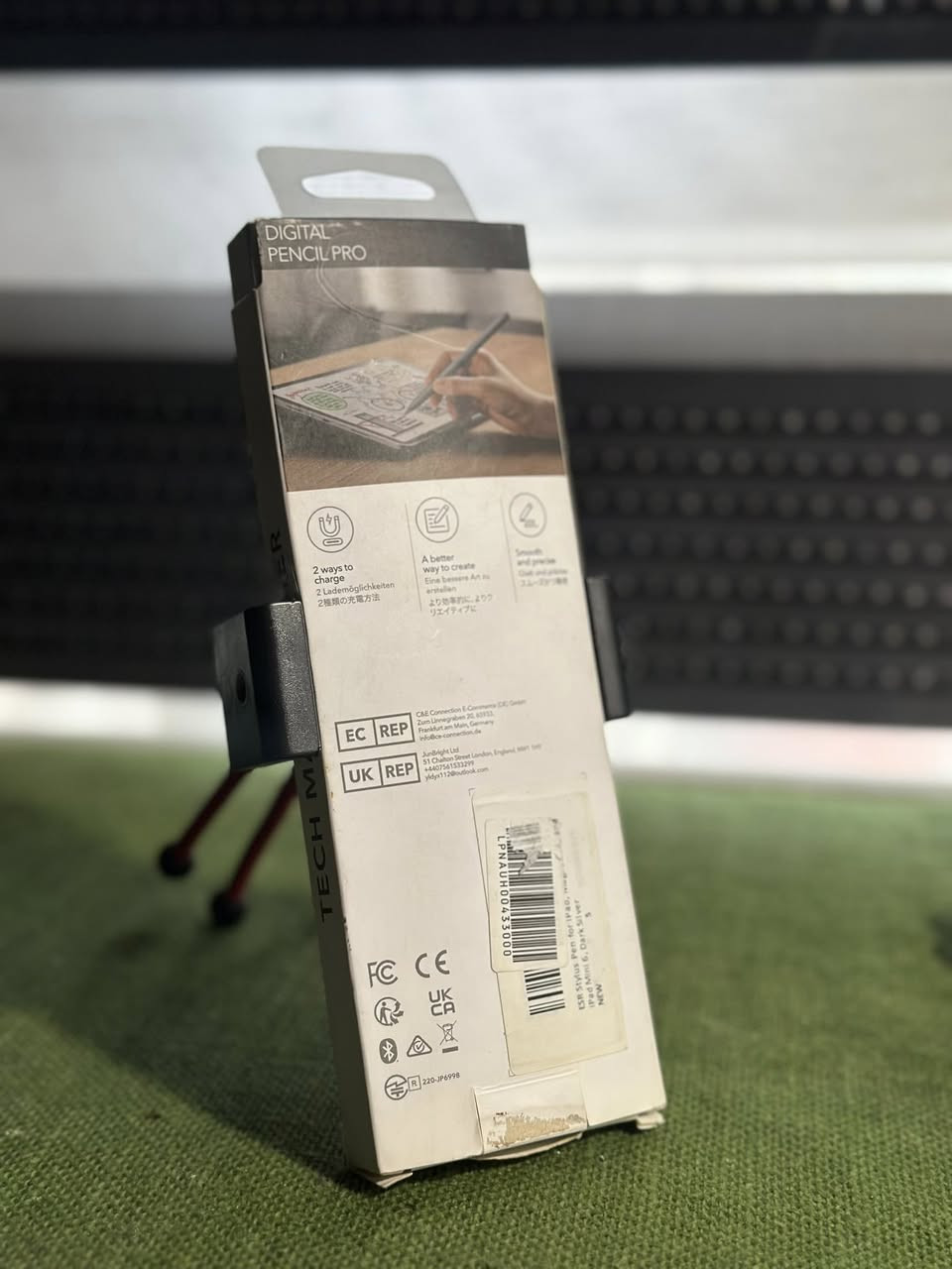 للبيع: قلم ESR Digital Pencil Pro 🖊️
• المواصفات: شحن لاسلكي (مغناطيسي) + شحن سلكي + يدعم الميل وراحة اليد.
• الملحقات: الكرتون كامل + 3 رؤوس إضافية + كيبل الشحن.
• الحالة: (غير مستخدم).
• السعر: (٢٥،٠٠٠ واصل).


**إذا كنت صاحب هذا الإعلان وتريد حذفه لأي سبب، رجاءا أرسل رسالة إلى الدعم الفني**