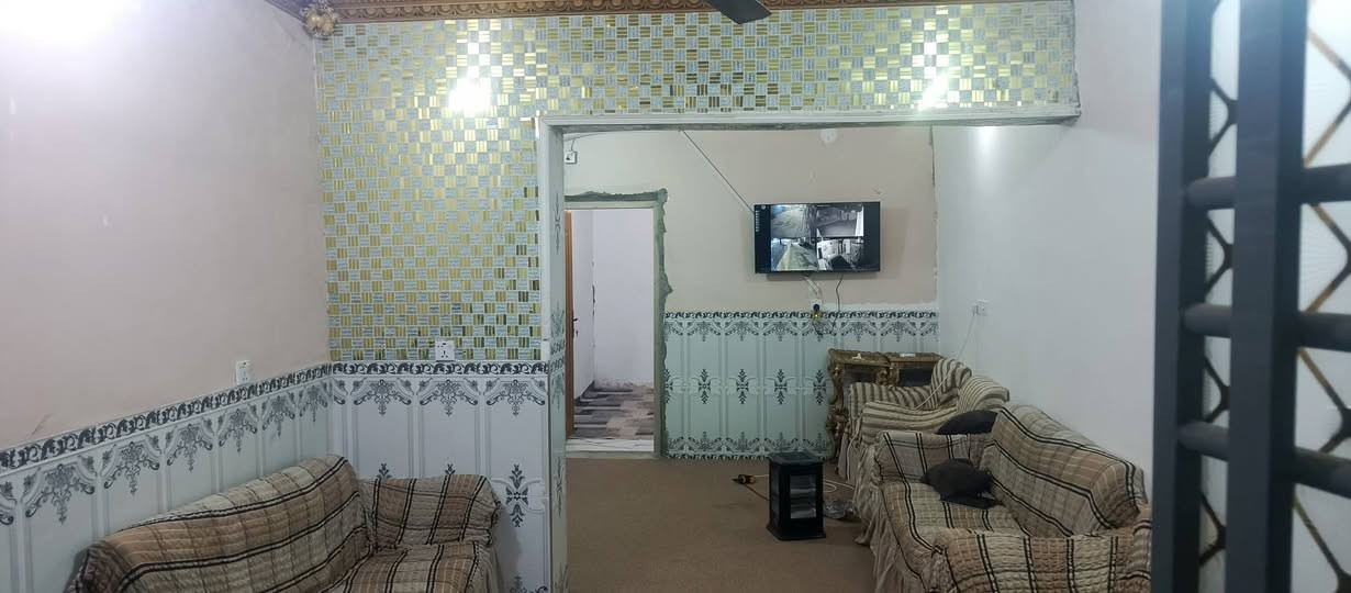 السلام عليكم عندي بيت للبيع مساحه 150 متر قرب مدرسه الشهباء قضاء الشافعيه
يحتوي على غرفتين وصالة ومطبخ وكراج سيارة سعر خاص رقم الهاتف ***********
