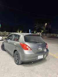 نيسان فيرسا 2008 سنويته لل29 السياره بيها منظومة تبريد جديده وكير ستون...