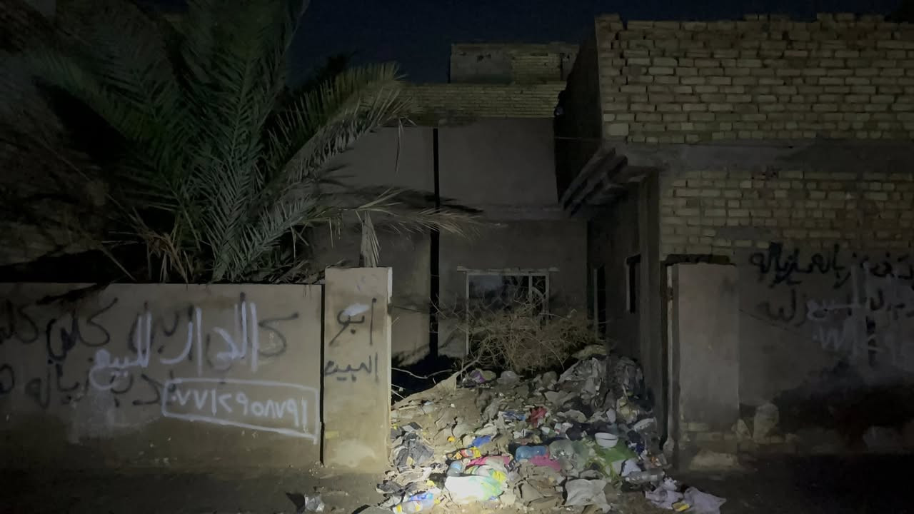 بيت بشارع 30الموقع موضح بل فيديو الچريخي شارع 30    لمساحة البيت 110متر مربع تاخذها ترمم او قطعة بكيفك ۅجه البيت على ساحة سعر البيت 52وبي مجال اتصل ودلل ماعجبك المنشور اعبره متواجد رقم واتساب ***********
