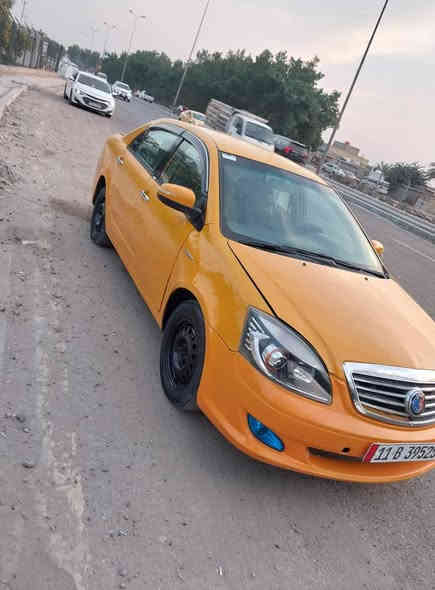 السلام عليكم 
جيلي موبل موديل ١٢ كير ومحرك شرط كارتون كفاله من الضربه وتبديل فقط معمره خياسات جاهزه كبل للشارع تخم تايرات حداديه جديده كهربائيات كلها شغاله شاشه ومضخم صوت 
السنويه لل ٢٩ بسمي هزه وخط وبحث جدد شرط مابيها اي نقص
السعر ٤٥ وبيها مجال عنواني بغداد الكرخ الاستفسار اتصل ***********
