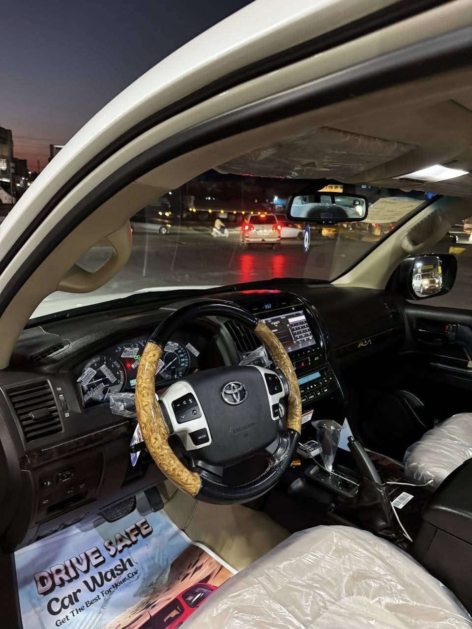 سلام عليكم
لاندكروز للبيع 
2010 فول مواصفات 
مكفوله كفاله عامه عدا ثنين بوارد
السعر 293
رقمي ***********
