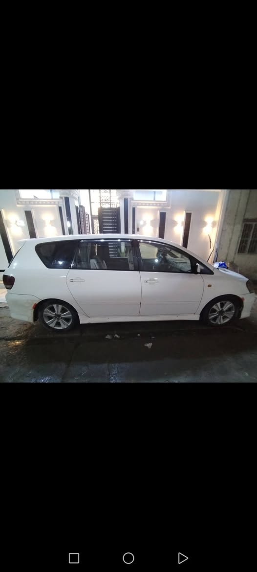 بسم الله الرحمن الرحيم 
للبيع موديل 2001 
باب السايق تصليح و قطعتين تبديل
كير و مكينه مكفولات
مري شفط
فتحتين 
السنويه بسمي
مطلوب115$
***********
