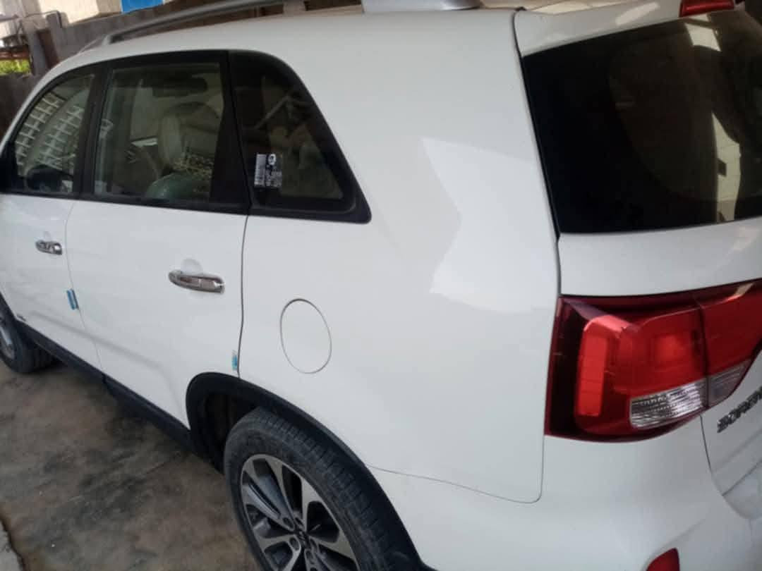 السلام عليكم
للبيع سورنتو موديل 14 خليجي مكفوله بدون صبغ بيها بارد شي قليل بالجاملغ الامامي محرك 6 رقم صلاح الدين دولي الانجليزي بأسمي محرك ممفتوح كير كهربائية كلها شرط ع وضع الشركه ماشيه 197وقابل للزيادة 7 راكب 3قطع تبريد نص فول عنوان صلاح الدين الضلوعية السعر185بيها مجال قليل اتصل وتدلل***********
