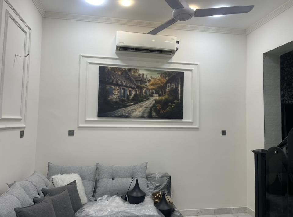 السلام عليكم
الدار للبيع مساحة 80 متر زراعي العبيدي

مجاور الاثوريين ومجمع ايادي كاردن ستي 

سند 25 ملك صرف حق التصرف قرب اسواق ابو ياسر شارع 8 متر 

 الواجها 5 متر والنزل 16 متر مدخلين 

الطابق الارضي استقبال ممر هول مطبخ 

حمام منور 

الطابق الاول غرفتين هول حمام .

بيتونه وصطحين 

الارضيه مرمر للطابق الارضي 

بورسلين للطابق الثاني 

الواجها مغلفه بالكامل 

الدرج مرمر .البيت جاهز من كل شي 

المنطقه مخدومه تبليط ماء كهرباء انترنيت ضوئي

الاستفسار /***********
@إشارة
