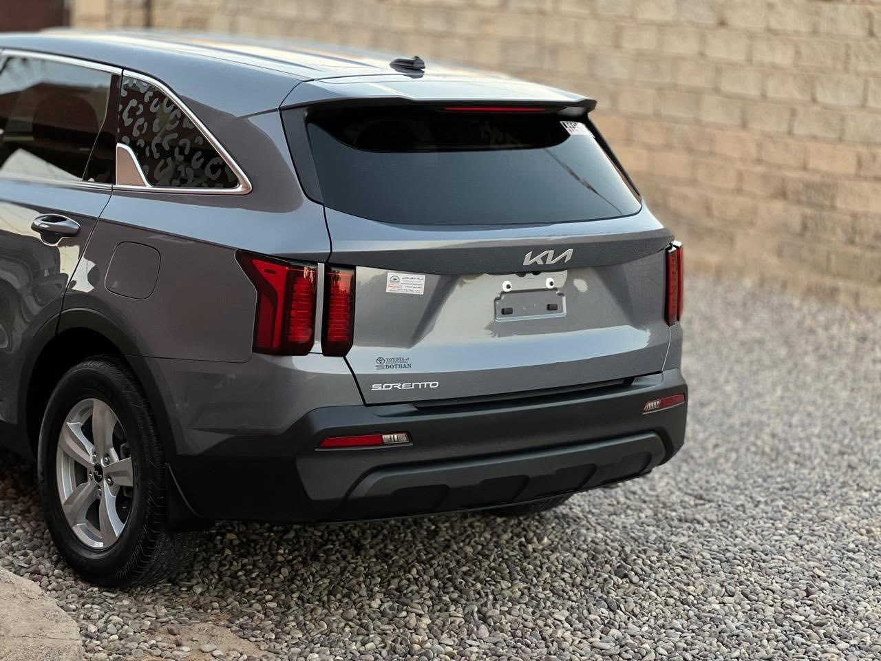 سورنتو للبيع موديل 2023
مواصفات : LX

ماشيه : 31

محرك : 2.5 

لون  : سمنتي

اربعه انظمه تحكم قياده

بدون رقم تترقم جميع المحافضات عدا الاقليم

الضرر : بونيد تكحيل فقط كما موضح في الصور

للاستفسار الاتصال : ***********
