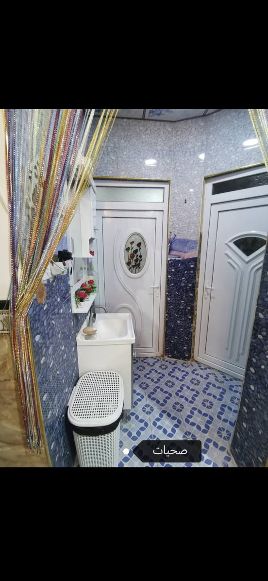 السلام عليكم
الدار للبيع 
ميسان حي الجمعيات قرب جامع تاج الدين اول فرع بالجمعيات 
المساحه ٢٣٠ متر  طابقين بناء درجه اولى يتكون من ٥ غرف  واستقبال ومطبخ وصاله عدد ٢ ومجمع صحيات عدد ٣   ترك عدد٢
وبيتونه كبيره  
للاستفسار واتساب ***********او الماسنجر
