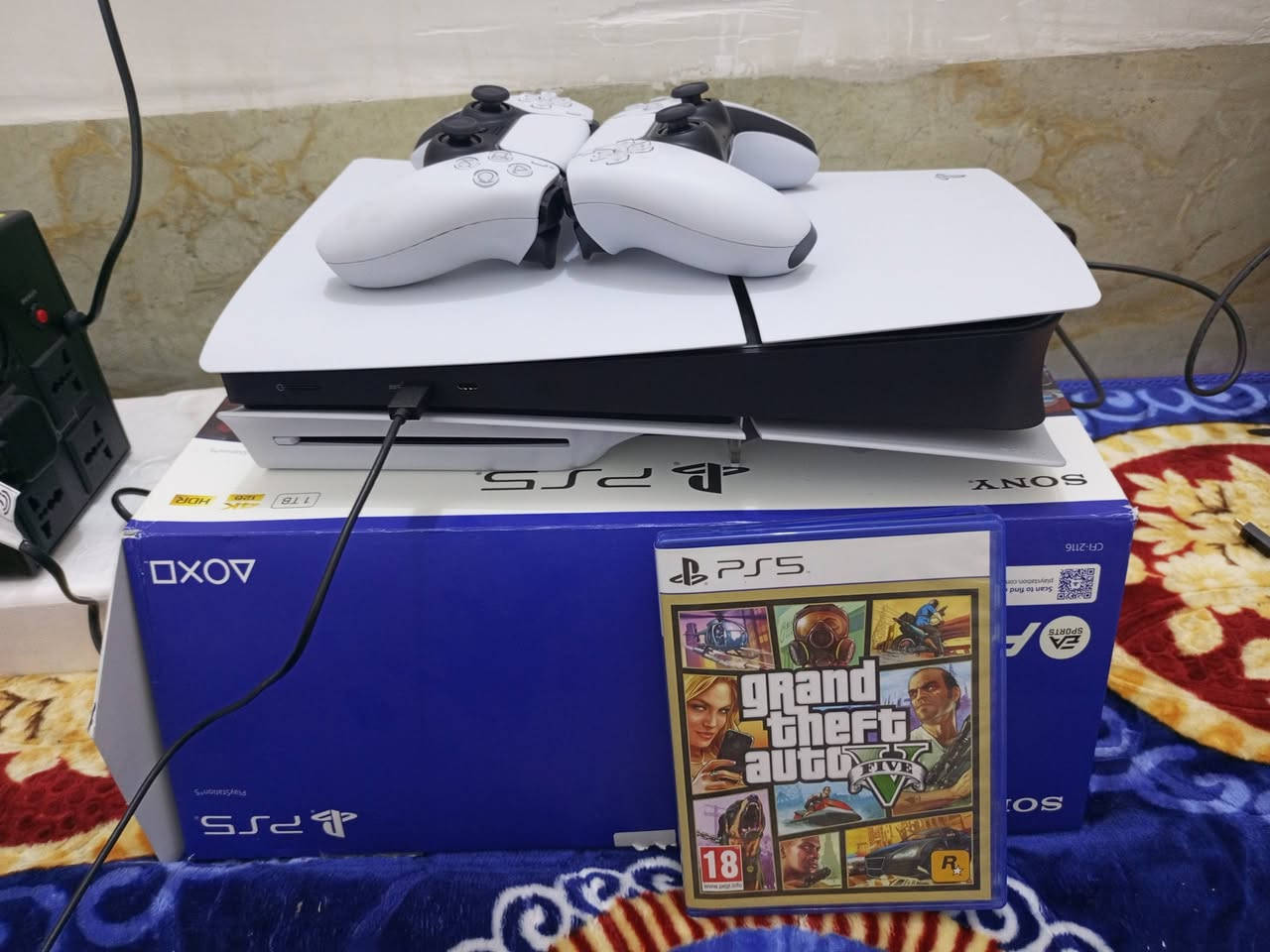 السلام عليكم
بلي 5 سلم جديد مستخدم شهرين ونص نضافا100% ويا يدات 2 اصليات + قرص جيتي اي+  ضمان سنا شركت الاماني + يوبي اس جديد مستخدم 7 ايام نضافا 100% 
السعر خاص كربلاء 
رقم *********** واتساب
