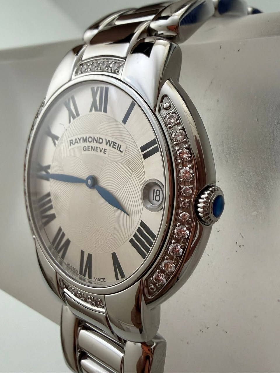 ساعه سويسريه اصليه 100% Raymond Weil Jasmine نسائيه قطر 34 حالتها شبه جديده بازل الماس طبيعي مينا كريمي ارقام روماني فقط ساعه بدون مرفقات مطلوب 430 دينار اردني للتواصل على الخاص او على الرقم 0785261118


**إذا كنت صاحب هذا الإعلان وتريد حذفه لأي سبب، رجاءا أرسل رسالة إلى الدعم الفني**