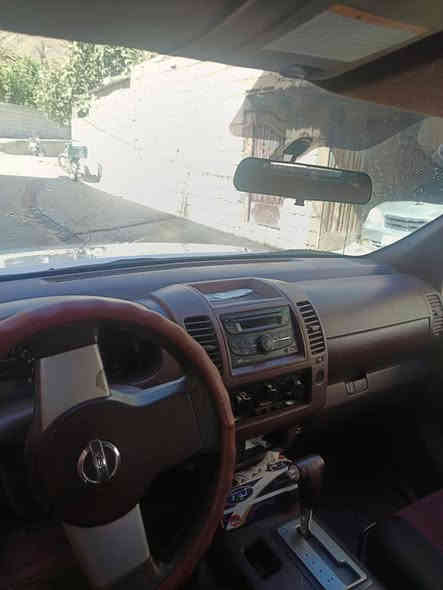 نیسان ناڤارا مۆدێل 2013 
بێ بۆیاغ 
راقەموو سەنەوی نوێ 
گێرو تۆماتیک 
گێرو مەکینە بەشەرت 
یەک چرکەی تێدا نیە 
سعری 130گەلا و مامەڵە
***********
*********** شومان
