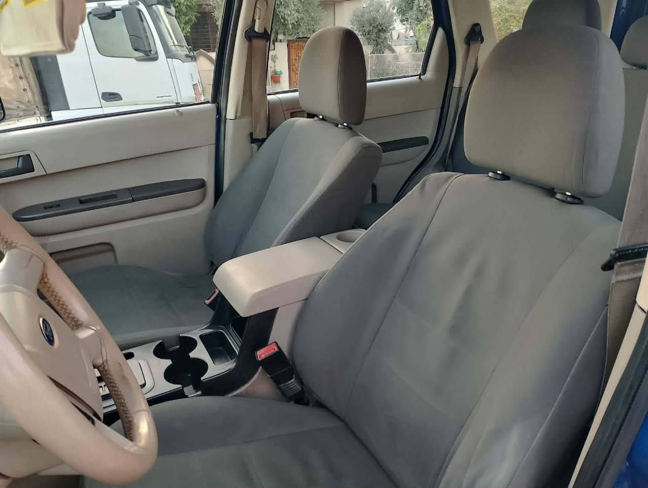 فورت أسكيب موديل  ٢٠١٢ سنوية جديدة السيارة على البلاد مابية اي قعة تبديل تحويل ثاني يوم تبريد ماتخلي علية ربع جاهزة مكينة ٢٥٠٠ اقتصادية بالصرف البانزين  تلفون  *********** السعر  ٩٥ واليأخذة شايف ألف خير
