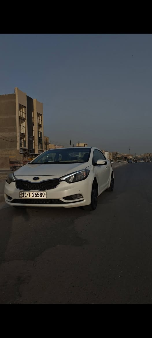 سلام عليكم سيراتو كوبيه 14 فول مواصفات مكينه 2000 دوش كير ومكينه نضيف بلاد سياره بيها شكم قطعه مبدله يعني ابيع حزام وعندي صوره لضربه الها سياره نضيفه  وحلوه بس عليها ملاحظات بسيطه بل نسبه لسعر 88 وبيها مجال مكاني بغداد حي الجهاد رقمي ***********
