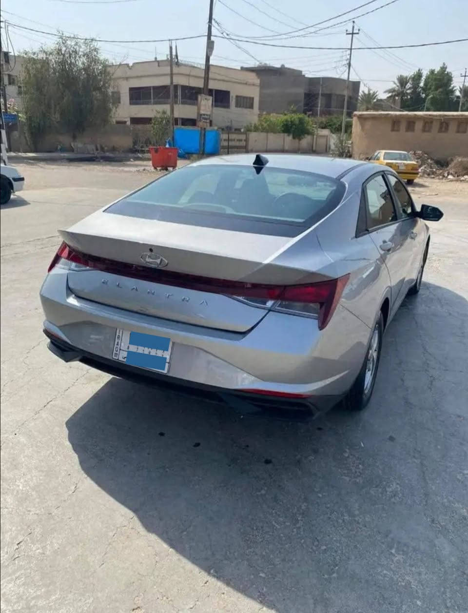 سلام عليكم النترا للبيع 
—————————
النوع :- النترا 
الموديل :- 2021
الون:- رصاصي 
الوارد :- أمريكي 
الحادث:- جاملغ و بنيد  
سعه المحرك :- 2000 دوش 
الرقم :- قادسيه - معوقين - تصير حره ب ال 2027
———————————————
       الـمـواصـفـات 
- ⁠كامره خلفيه 
- ⁠تبريد + تدفئه  
- ⁠قياده ذاتيه 
- ⁠انضمه قياده 3 
- سبورت - نورمال - سمارت  
- تحكمات أستيرن جهتين 
- شاشت أعطال
- شاشه كبيره 
- رادارات خلفيه 
- رادار امامي
- توقف ذاتي

               باقي المواصفات معروفه
——————————————————
مكان السياره :- بابل / حله 
السعر :-140  وبيها مجال 
للاستفسار او اتصال 
***********
