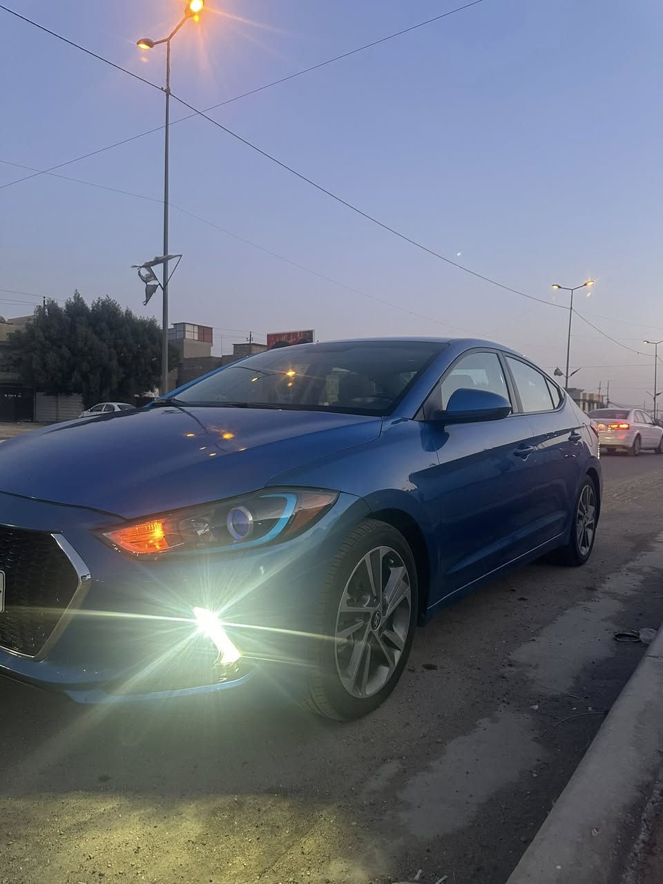 السلام عليكم
النترا 2017 سبورت فئه ايكو وارد امريكي 
حادثها بنيد فقط 
محرك 1600تيربو 
وكير Dctدبل كلج
بصمه 
وبصمه ابواب 
ورادرات جانبيه 
وشاشه 
وتحكم جهتين 
وبعد بيها مواصفات
سعر 118 💲
بيها مجال 
مكان سياره بياع تقاطع درويش
بي واتساب ***********☎️
