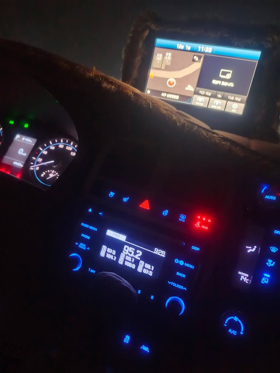 السلام عليكم للبيع بورتر 2023 بعدها وضع شرڪه فول مواصفات
تحديد مسار 
مانع انصدم 
كشن كهربائيّ 
امري شفط 
اشاير بل امري 
باقي التفاصيل الاتصال على الرقم ***********
