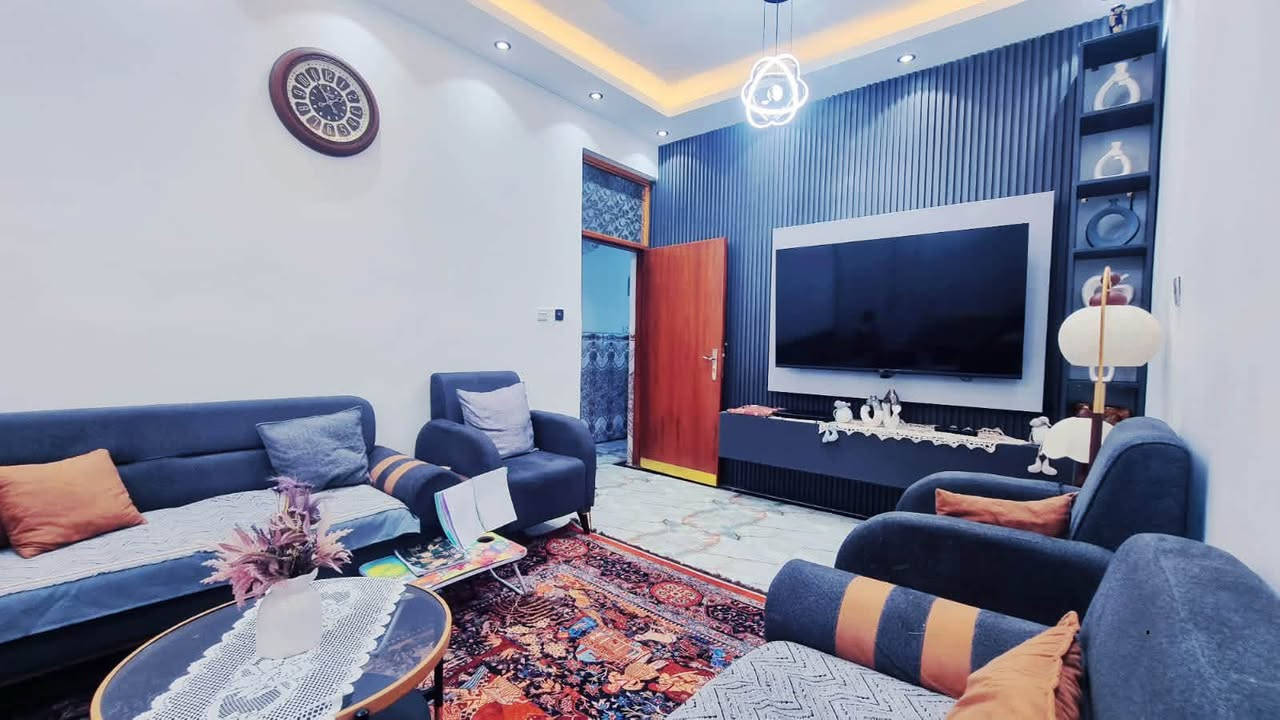 عندي بيت ١٠٠م سند ٢٥زراعي بمنطقه الاسريدات الجديده مربع الثاني للبيع هو والاثاث بناء حديث للاستفسار ***********

