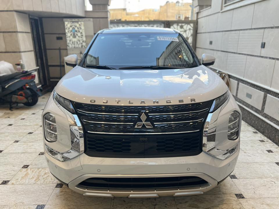 🚗للبيع – سيارة صفر (وكالة) 🚗
Mitsubishi Outlander 2024 – فئة SE (أعلى مواصفات)

✨ المواصفات:

 • محرك قوي و اقتصادي (4 سلندر)
 • نظام دفع ثنائي (أمامي FWD)
 • شاشة كبيرة + نظام ملاحة
 • كاميرات 360 درجة
 • حساسات أمامية وخلفية
 • فتحة سقف (Sunroof)
 • مقاعد جلد فخمة
 • توتدفئة للمقاعد
 • نظام تشغيل بصمة (Smart Key)
 • 
 • شاشة عدادات رقمية
 • نظام صوتي عالي الجودة
 • مثبت سرعة + رادار
 • نظام أمان متكامل (تحذير خروج عن المسار + مانع اصطدام)
 • 7 ركاب (عائلية مريحة)

📌 الحالة: صفر كيلومتر – 
وارد امريكي تقرير مياه امطار تشغيل وقياده من داخل مزاد امريكا 

📌 اللون: (اللون ابيض صدفي )
 📌 رقم شاصي (JA4J3VA85RZ065569)

🔥 سيارة متكاملة – أعلى فئة – جاهزة للتسجيل
تترقم جميع محافظات من غير قليم كردستان 

📞 للاستفسار: (رقمك ***********
