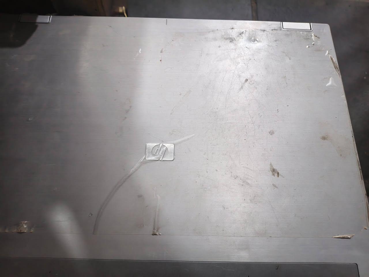 السلام عليكم ورحمة الله وبركاته 
من رخصت الادمن وافق يروحي 
حاسبه امريكيه الله شاهد تخبل قطعه كلش نضيفه بس اني ما اعرفله اريد اراوسه ب ايباد حسب القناعه خاص موجود رقمي ***********
