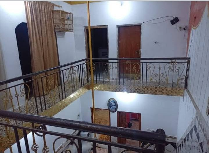 سلام عليكم متوفر دار للبيع المساحه 120مغربه الشيشان الاولى مقابيل الساحه رقم الهاتف***********
