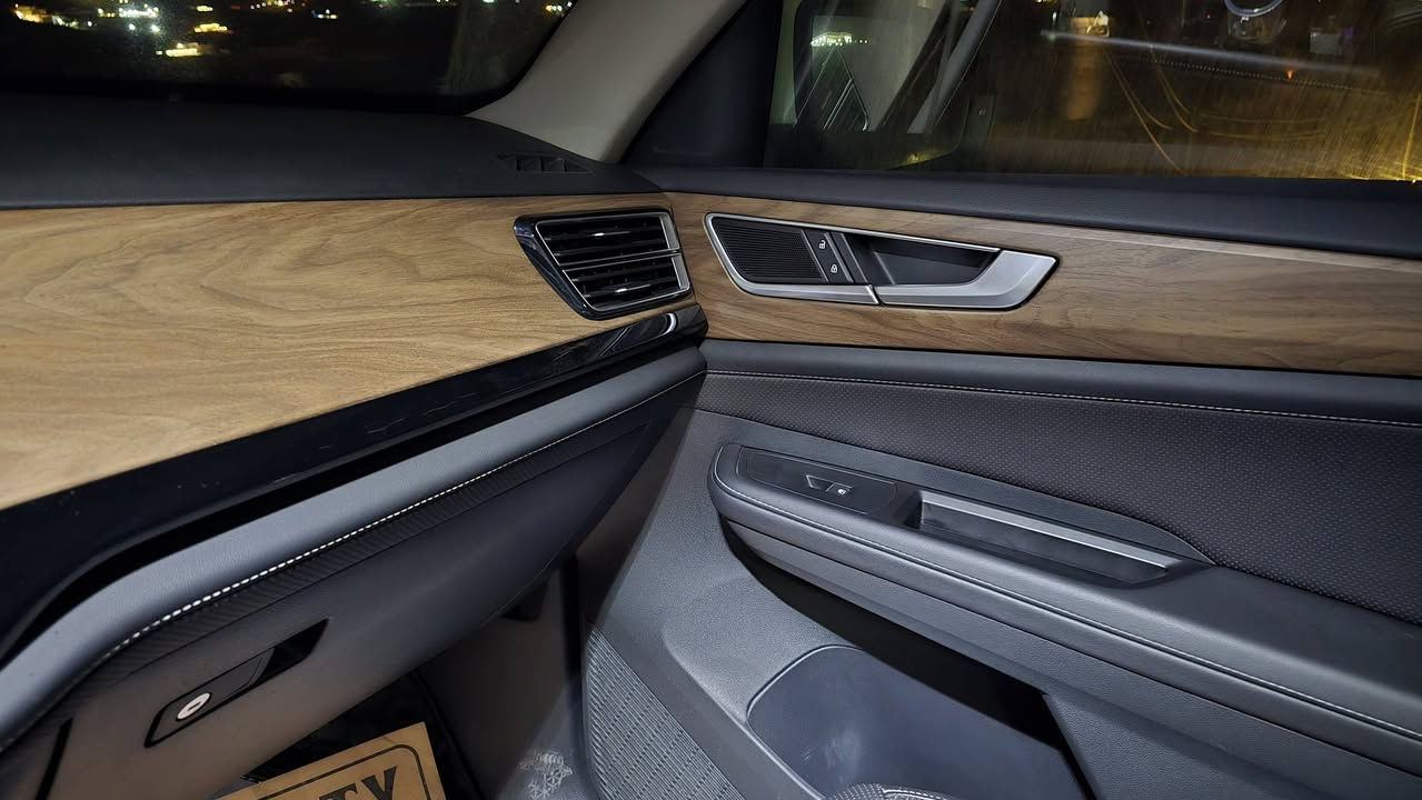 اطلس Se كلين تايتل ابيض موديل 24 ماشية فقط 4 الف ميل فول مواصفات كشنات جلد vip بانوراما محرك 2.0 توربو 7 مقعد . السيارة مرقمة دهوك باسمي .مكان السيارة دهوك . السعر 34000 $ . للمزيد  الاتصال على الرقم *********** .
