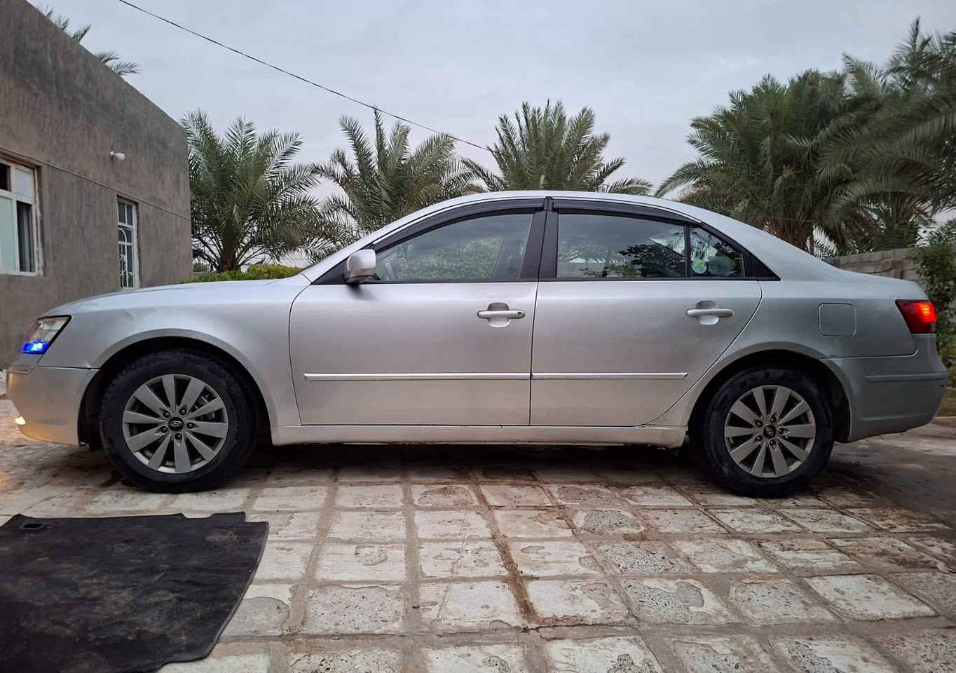 السلام عليكم سوناتا موديل 13رقم بغداد  
محرك 2000 وارد كوري معروف يجدد اصبغ بل خارج مو هنا  بدون ضربه بيها شويه جراد  تبريد ثلج حداديه جديده مكفوله من لحادث فقط طخه خفيفه بل سبير من وره 

ترهم مراوس بحدث منه ونطي فرق مكان بابل مشروع المسيب ***********. سعر 93
