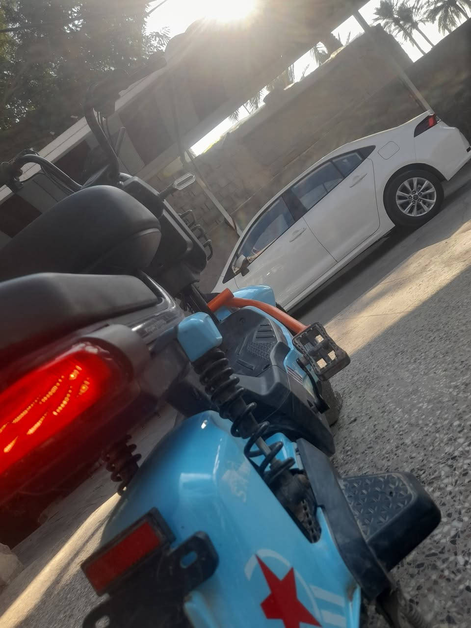 بايسكل شحن للبيع كلشي شغال ماعدا الجوزه ما سوبج عطلانه كلشي شغال بصمتين سويجين اشارات ضوه عالي لتواصل. ***********مكاني كربلاء فريحه قرب جامعه فريحه السعر 425بي مجال حك الجيه
