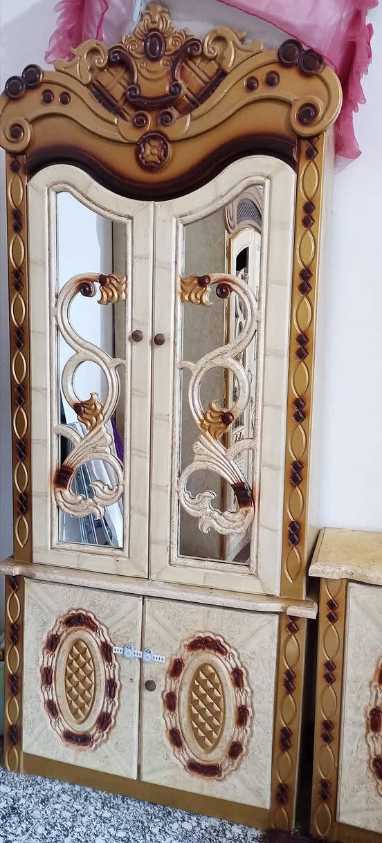 غرفه نوم للبيع نظيفه كلش سعر ٧٥٠ وبيها مجال العنوان ذي قار للاستفسار ***********
