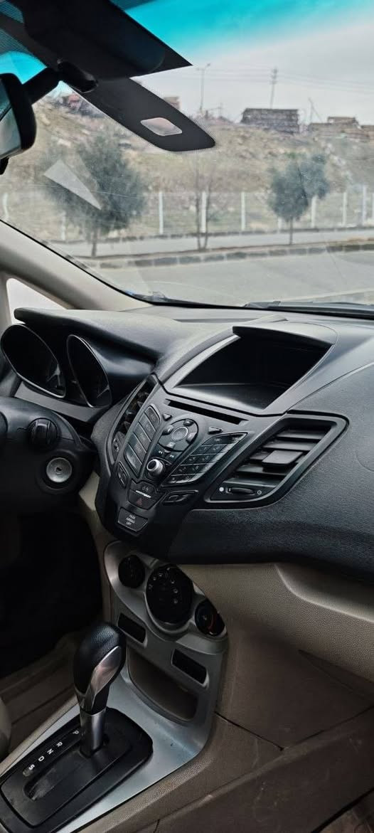 Ford festa 2019
بەشەرتی گێڕو مەکینە
٣ پارچە بۆیاخی هەیە
*********** سلێمانی
