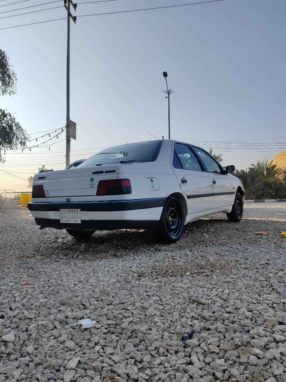 سلام عليكم للبيع بيجو 405مديل2012سياره كفاله عامه لاضربه ولاصبغ ولاتبديل فقط تكحيل جاملغ امامي والدوس معمرات كير مكينه بلجيس حداديه تبريد تدفئه كله جديد تخم تاير هستوني شديته رقم نجف السعر خاص ***********مكاني النجف. 
ملاحضه.(السياره بدون غراض).
