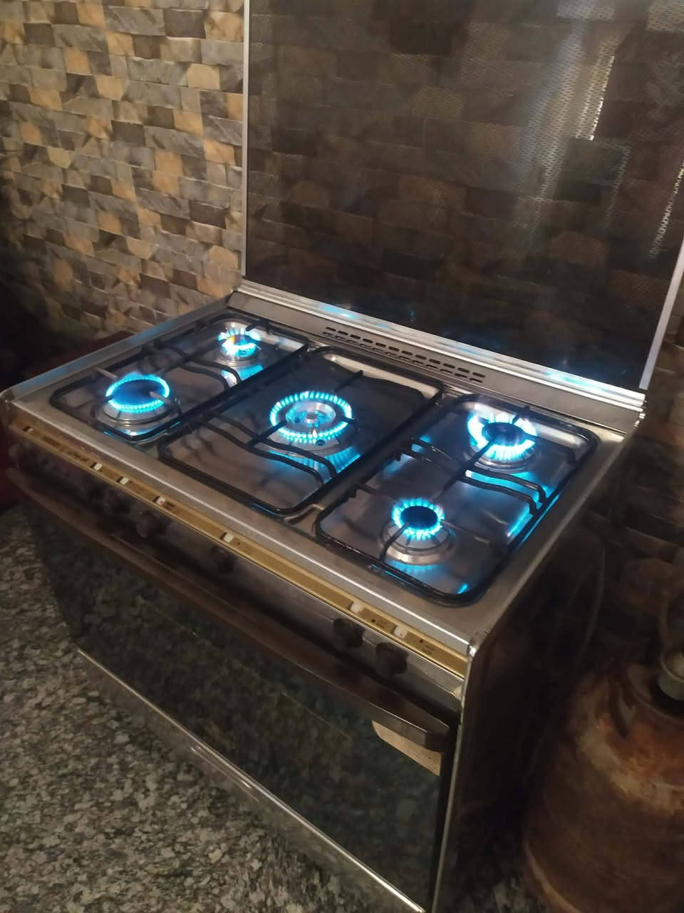 طباخ كريازي مصري الاصلي نظيف جدا جدا يوجد توصيل


**إذا كنت صاحب هذا الإعلان وتريد حذفه لأي سبب، رجاءا أرسل رسالة إلى الدعم الفني**