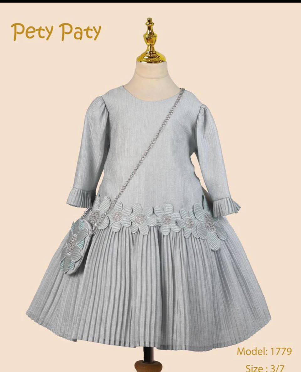 فساتين بناتي من٣-١٠ سنه باسعار تخفيضات جدا...


**إذا كنت صاحب هذا الإعلان وتريد حذفه لأي سبب، رجاءا أرسل رسالة إلى الدعم الفني**