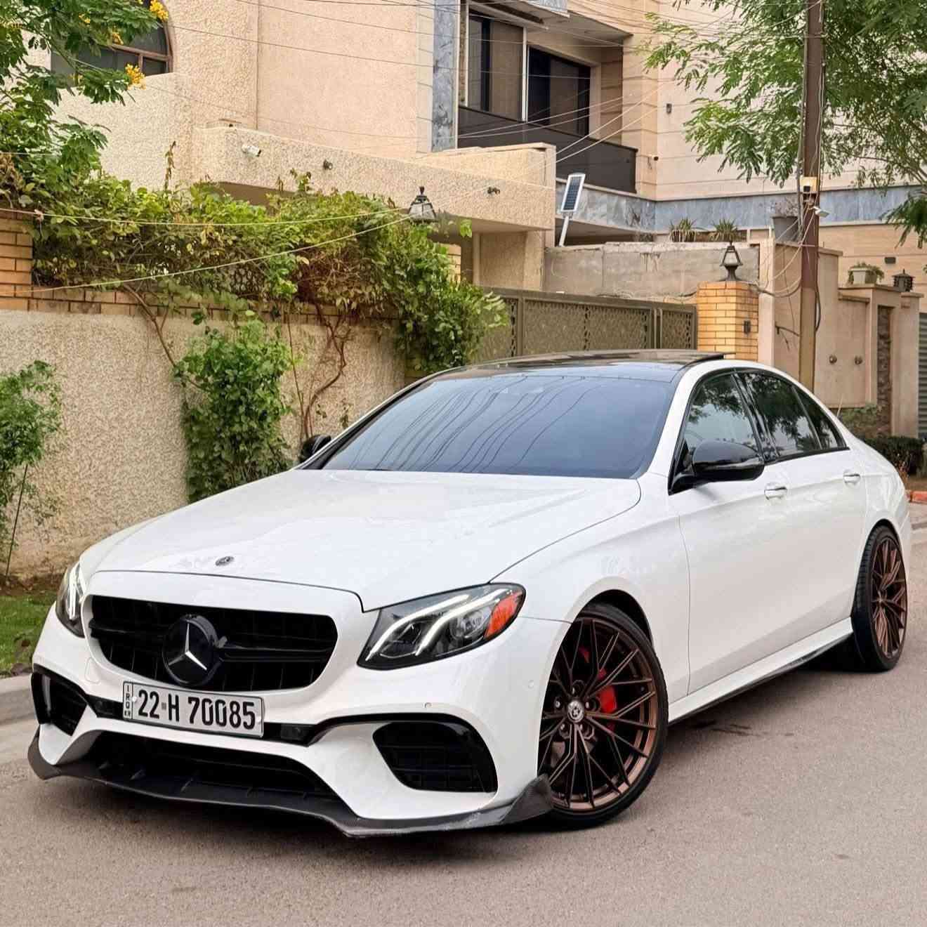 سلام عليكم
E350 موديل 2020 

مغلفة PPF طافي بالكامل 

ويل HR 

كتe 63Sبالكامل 

مواصفات السيارة :

داخل بيجي + دشبول بيانو Sclass  

سستم سماعات برومستر 

كامرة خلفية + حساسات  & رادار360

فتحة سقف بانوراما 

فصين الدشبول 

تحديد مسار + نقطه عمياء +توقف ذاتي 

وبعد بيها هواية مواصفات 
ناقل الحركة 9 نمر 

محرك 2000 تيربو 

محرك السيارة : بحالة جيدة 

المسافة المقطوعه 104الف KM
___________________________
حادث السيارة 
جاملغ + البونيد 
القطع المصبوغه البونيد فقط 
جاملغ تبديل قطعة اصلية 
ايرباك دشبول فقط 
بدون دواخل ولا شواصي وبدون للغد 

سعر : 314$

الاتصال :***********
