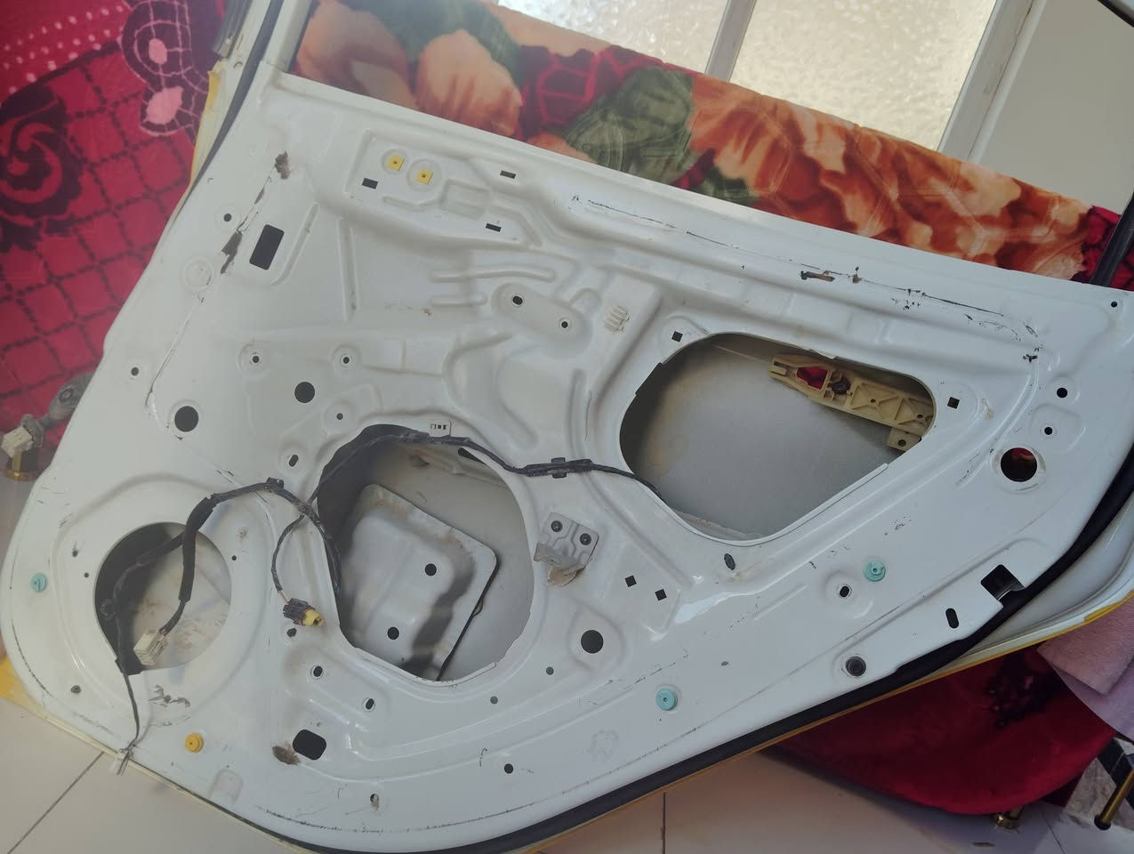 السلام عليكم باب اكسنت خليجي موديل 12.     او13 سابقن مكفوله صار بيه طخه اصغيره امئشره بالقلم سعره 80الف  
مجاول مال حاويه الله شاهد عل فحص سعرهن 20الف 
حساس مطرقه مال ادونز سعره 50الف عل فحص 
شاشات وحده مال ملكه والثانيه ماعرفه اشتريته اوماصارت عله سيارتي عل فحص سعرهن 40الف اثنينهم 
مكاني حله نادر خلف محمل نسيج رقمي ***********
